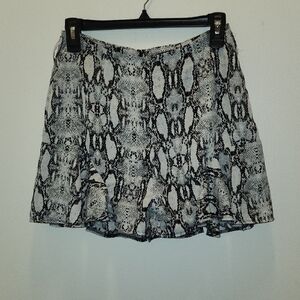 HYFVE Snake Print Ruffle Lined Shorts Size Small, Zip & Hook Closure In Back